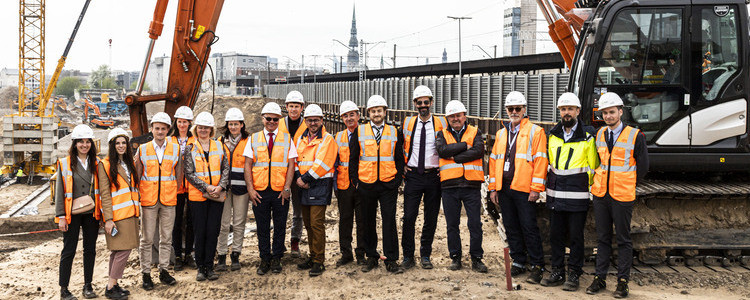Francijas vēstniecību delegācija viesojas Rail Baltica Centrālā mezgla būvlaukumā