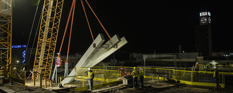Sāk Rīgas Centrālās dzelzceļa stacijas jaunās ēkas arku uzstādīšanu