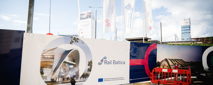 Rail Baltica Rīgas Centrālajā mezglā izbūvēts 100 km dzelzceļa signalizācijas kabeļu, izbūvēti 1700 pāļi (+video)